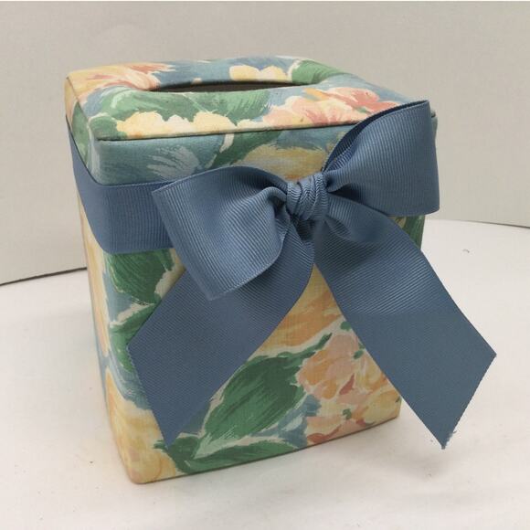 Vintage Discontinued Croscill Fiesta Tissue Box Cover - Picture 1 of 8